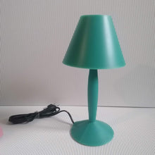Charger l'image dans la galerie, Lampe Miss Sissi verte design de Philippe Starck pour Flos design 1990