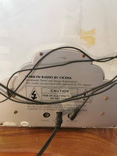 Charger l'image dans la galerie, radio vintage marylin cicena 1980 neon clignotant detail