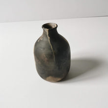 Charger l'image dans la galerie, Soliflore en grès enfumé, Raisa Salvador