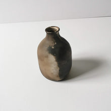 Charger l'image dans la galerie, Soliflore en grès enfumé, Raisa Salvador