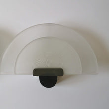 Charger l'image dans la galerie, Paire d'appliques Diva produit par Arteluce sur la conception d'Ezio Didone en 1987.