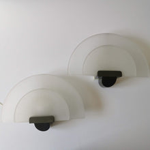 Charger l'image dans la galerie, Paire d'appliques Diva produit par Arteluce sur la conception d'Ezio Didone en 1987.