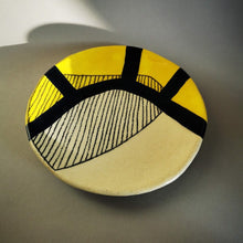 Charger l'image dans la galerie, Magnifiques assiettes de style bauhaus, elle pourra vous servir à décore votre table et à sublimer vos plats et pourquoi pas comme objets de déco sur vos étagères. ou en décoration murale