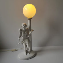 Charger l'image dans la galerie, Lampe globe céramique femme années 80