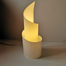 Charger l'image dans la galerie, Lampe vintage italienne de Samuel Parker modèle Lucia, 1990.