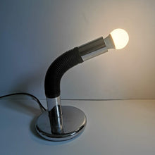 Charger l'image dans la galerie, Lampe de bureau , design italien, éditée par Targetti (dans les années 70.)