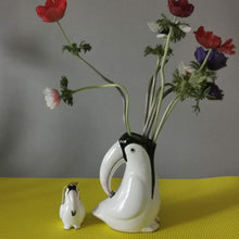 Charger l'image dans la galerie, pichet ou vase avec salière en céramique, oiseau, toucan vintage années 80 - Maison Panache