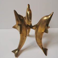 Charger l&#39;image dans la galerie, Oeuf d&#39;autruche vintage sur socle en bronze représentant des dauphins
