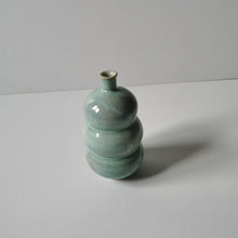 Charger l'image dans la galerie, Soliflore grès émaillé, vert d'eau, trois arrondis , Raisa Salvador