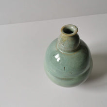 Charger l'image dans la galerie, Soliflore grès émaillé, vert d'eau et blanc, Raisa Salvador