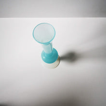 Charger l'image dans la galerie, Soliflore bleu vintage opaline