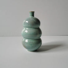Charger l'image dans la galerie, Soliflore grès émaillé, vert d'eau, trois arrondis , Raisa Salvador