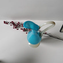 Charger l'image dans la galerie, Vase aiguière vintage opaline bleue
