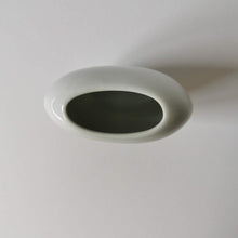 Charger l'image dans la galerie, vase céramique plat ovale années 80