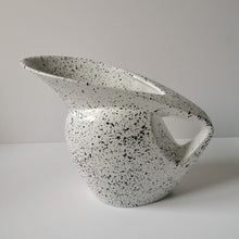 Charger l'image dans la galerie, Vase ou Pichet décoratif 1985 moucheté