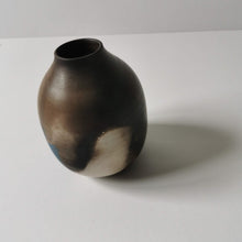 Charger l'image dans la galerie, Vase, Soliflore en porcelaine enfumée, Raisa Salvador