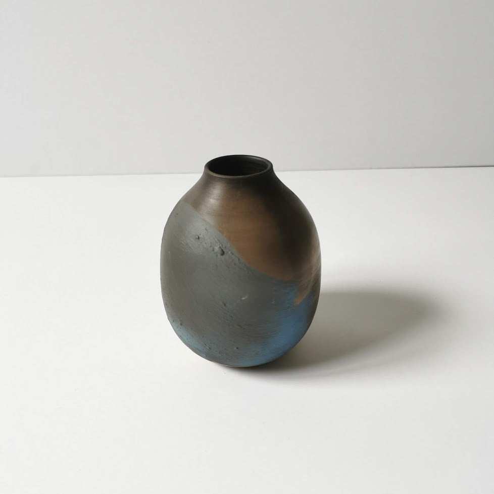 Vase, Soliflore en porcelaine enfumée, Raisa Salvador