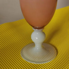 Charger l'image dans la galerie, vase en opaline rose - Maison Panache