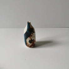 Charger l&#39;image dans la galerie, Vase ou Soliflore en porcelaine enfumée, Raisa Salvador
