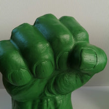 Charger l&#39;image dans la galerie, Véritables gants poings de Hulk Marvel 2003 sonore &quot;Smash and Bath&quot; Vintage
