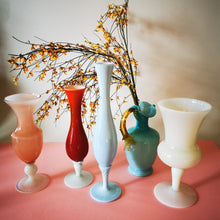Charger l&#39;image dans la galerie, accumulation vase opaline conseil déco
