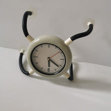 Charger l&#39;image dans la galerie, Horloge Spider Clock, TT design, 1980 Horloge en forme d&#39;araignée araignée produite en Belgique par TT Design dans les années 80.
