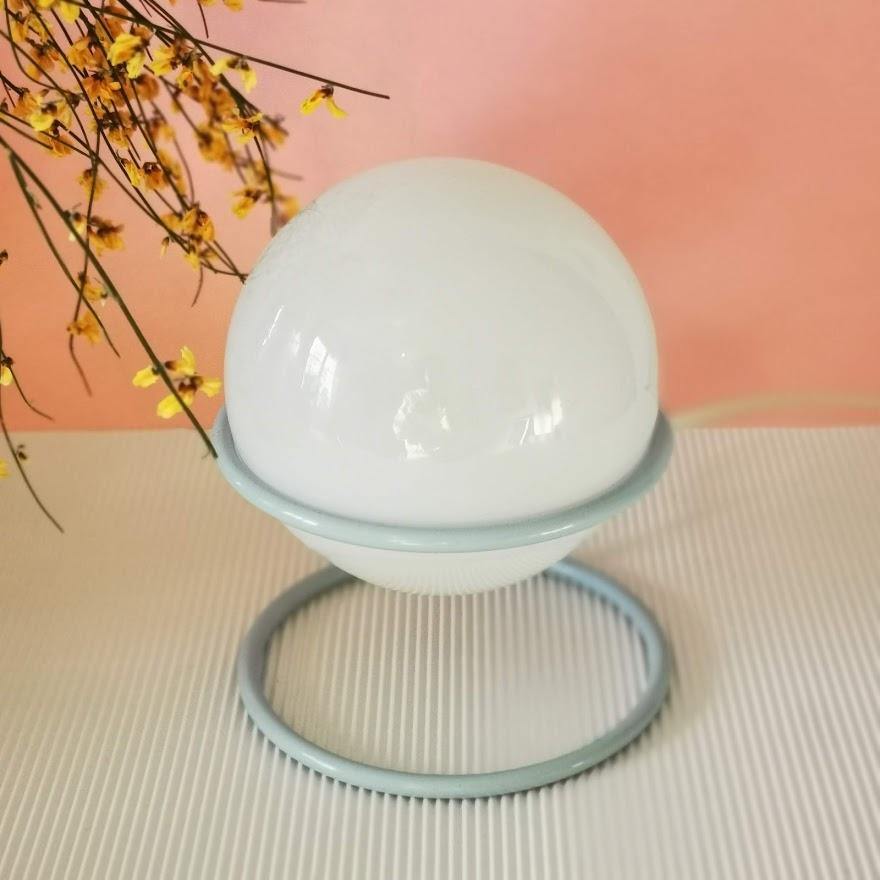 lampe globe boule à poser des années 50 - Maison Panache