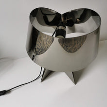 Charger l&#39;image dans la galerie, Lampe de table crée par Claire Norcross en 2006 pour Habitat, modèle acier argenté
