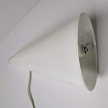 Charger l&#39;image dans la galerie, Lampe teepee vintage, SCE, 1990
