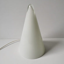 Charger l&#39;image dans la galerie, Lampe teepee vintage, SCE, 1990
