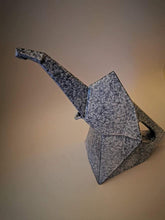Charger l&#39;image dans la galerie, Pichet ou vase postmoderne en forme d&#39;éléphant cubiste céramique marbrée - Maison Panache
