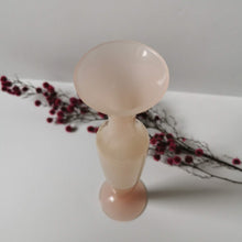 Charger l&#39;image dans la galerie, Soliflore opaline rose vintage
