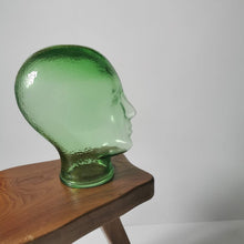 Charger l&#39;image dans la galerie, Tête à chapeau vintage en verre, marotte

