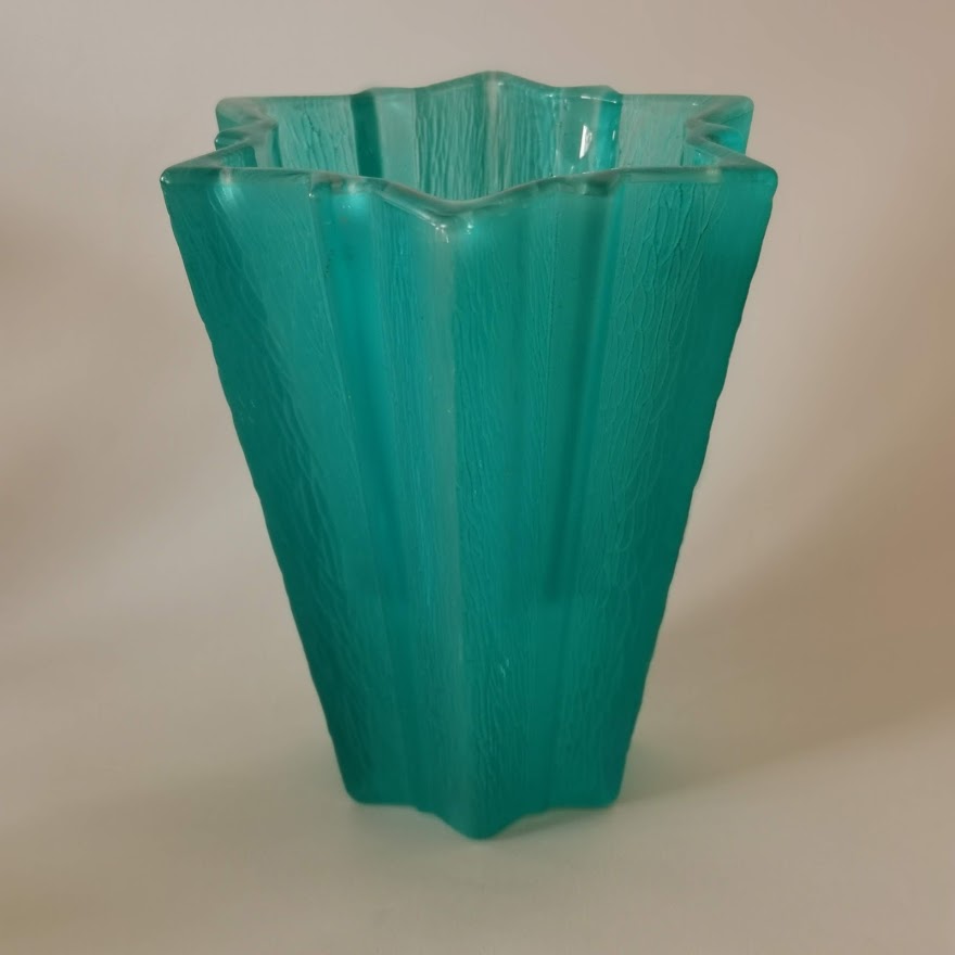 Vase en verre pressé-moulé géométrique à 12 branches