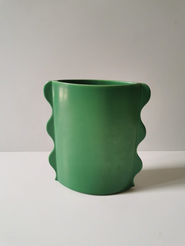 Vase géométrique des années 1990, postmoderne