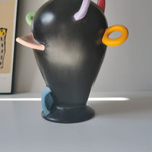 Charger l&#39;image dans la galerie, Vase sculptural des années 80
