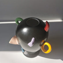 Charger l&#39;image dans la galerie, Vase sculptural des années 80
