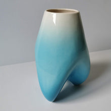 Charger l&#39;image dans la galerie, Vase vintage céramique forme libre
