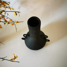 Charger l&#39;image dans la galerie, vase céramique noir anse - Maison Panache

