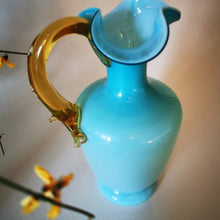 Charger l&#39;image dans la galerie, vase italien en opaline bleu avec anse 1950 - Maison Panache
