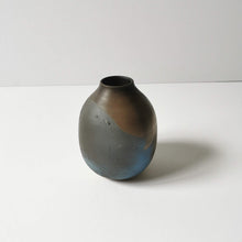 Charger l&#39;image dans la galerie, Vase, Soliflore en porcelaine enfumée, Raisa Salvador
