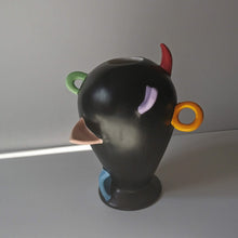 Charger l&#39;image dans la galerie, Vase sculptural des années 80
