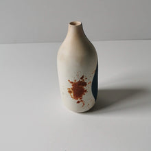 Charger l&#39;image dans la galerie, Vase ou Soliflore en porcelaine enfumée, Raisa Salvador
