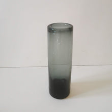 Charger l&#39;image dans la galerie, Vase danois vintage cylindrique de PER LÜTKEN pour HOLMEGAARD dans les années 60
