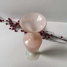 Charger l&#39;image dans la galerie, Vase Soliflore opaline rose vintage
