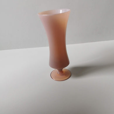 Vase tendance en opaline rose vintage